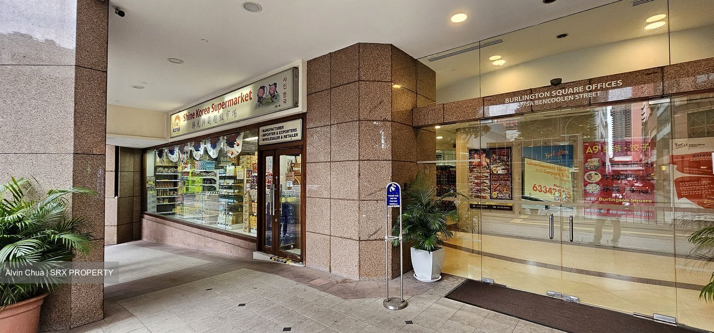 Burlington Square (D7), Retail #481770361